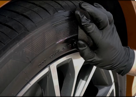 4 Кондиціонер для гуми та пластику з ефектом глянцю Polychrom 2020 "Black Rubber", (0.5 л.,1 л., 5 л..)